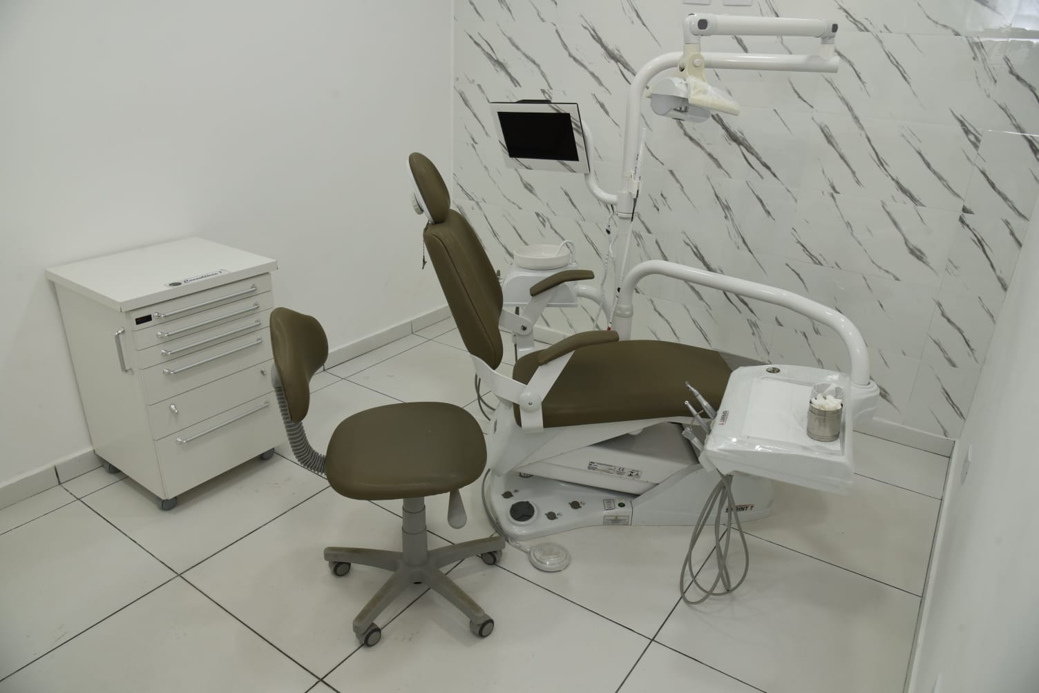 Sala clínica Stilo Dental com cadeira odontológica